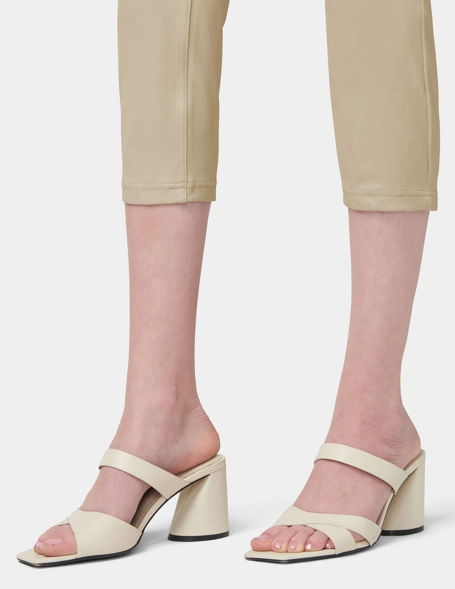 Hi-Rise Ultra Soft Denim Capri Legging - Image 5